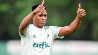Jean e Mina participam de treino com reservas assistido por Borja Mina em treino do Palmeiras - 20/10/17