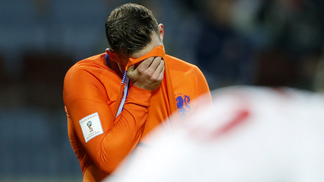 Qual é o tamanho do milagre que a Holanda precisa e quantas vezes ele já aconteceu? Vincent Janssen, da Holanda, durante a partida contra Belarus