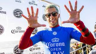 Filipinho vence algoz de Medina e é o primeiro brasileiro a ser campeão na África do Sul Filipe Toledo, o Filipinho, venceu etapa de Jeffreys Bay do Mundial de surfe