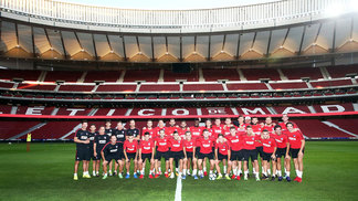 Atlético de Madri inaugura estádio de R$ 1 bilhão que queria pagar com ‘base do Samu’, mas que será quitado com China e Simeone Atletico de Madri Treino Wanda Metropolitano 15/09/2017