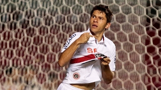 Com falha e 'intrusos', Huracán goleia Alianza Lima e encaminha vaga Osvaldo comemora gol na vitória do São Paulo sobre o Mogi Mirim no Paulista