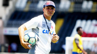 Jogadores elegem Zé Ricardo como responsável pela boa fase do Vasco Zé Ricardo Treino Vasco 17/10/2017