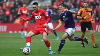 Sem suas estrelas, Anderlecht empata clássico com o Standard Liège e permanece em má fase Standard Liège e Anderlecht disputaram o clássico da rodada do Campeonato Belga