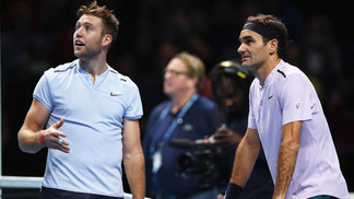 Em busca do sétimo título, Federer estreia com vitória sobre Sock no ATP Finals Roger Federer aguarda pelo desafio antes de confirmar a vitória sobre Jack Sock