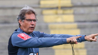 Em treino para a final, Oswaldo coloca Luan no banco e carrega dúvida para a zaga Oswaldo leva uma dúvida para a final