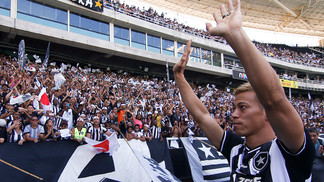Honda, Parasita e o vírus Honda é apresentado à torcida do Botafogo