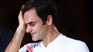 Em tempos de muita turbulência no nosso país ler e assistir o Federer nos traz várias reflexões Roger Federer chorou após conquistar o Australian Open no último domingo
