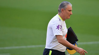 Tite refuta zona de conforto, fala em estágio de aprendizado da seleção e explica Neymar 'fominha' Tite durante treino da seleção