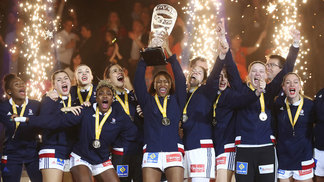 França vence Noruega e é campeã do Mundial feminino de handebol França venceu a Noruega na decisão e ficou com o título