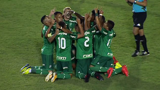 Herói do Paulista sub-20 brilha, e Palmeiras vence com facilidade na Copinha Jogadores do Palmeiras comemoram vitória contra Luverdense