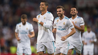 Ronaldo faz golaço em 1º jogo no Bernabéu pela temporada, e Real bate Fiorentina de virada Cristiano Ronaldo brilhou na conquista do Troféu Santiago Bernabéu