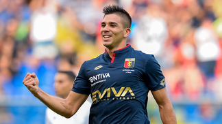 Fiorentina anuncia contratação do filho de Diego Simeone; Milan pode se beneficiar, veja como Giovanni Simeone em ação pelo Genoa