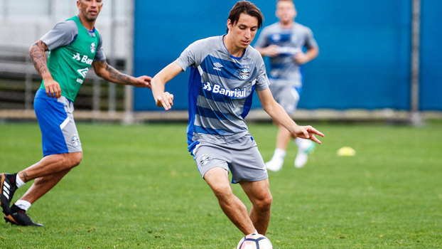 O zagueiro Geromel participa de treino no Grêmio O zagueiro Geromel participa de treino no Grêmio