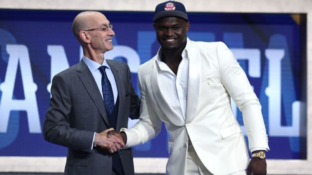 Zion Williamson sendo selecionado pelos Pelicans Zion Williamson sendo selecionado pelos Pelicans