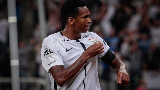 Jô fez dois gols contra o Atlético-PR na Arena Corinthians Jô fez dois gols contra o Atlético-PR na Arena Corinthians