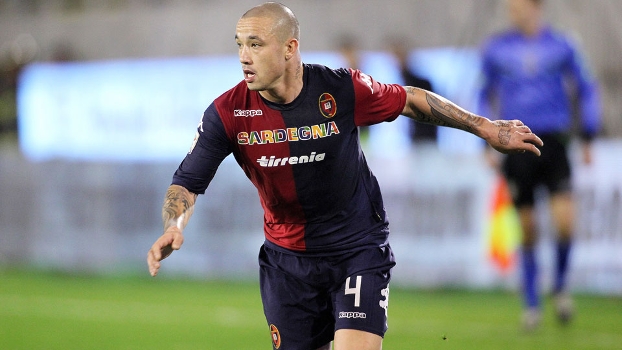 Nainggolan meia da seleção belga, pelo Cagliari Nainggolan meia da seleção belga, pelo Cagliari