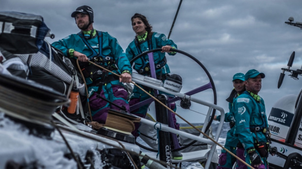 Martine Grael comanda o barco na segunda etapa da Volvo Ocean Race Martine Grael comanda o barco na segunda etapa da Volvo Ocean Race