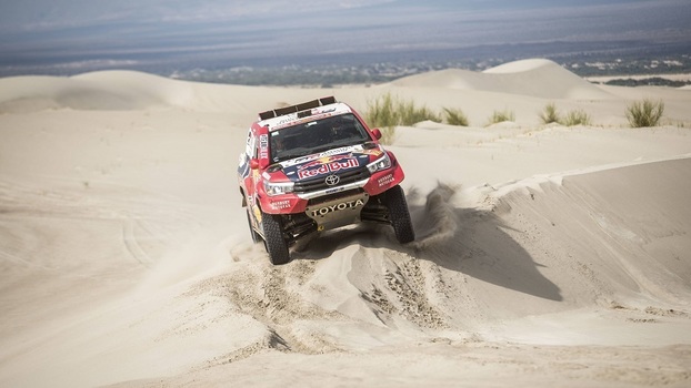 Nasser Al-Attiyah  / Mattieu Baumel (Toyota Hilux V8)