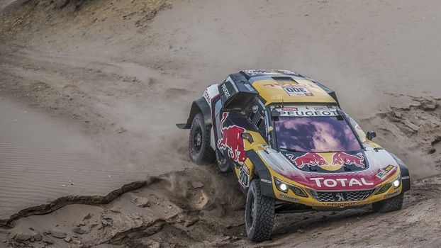 Stéphane Peterhansel / Jean-Paul Cottret (Peugeot 3008DKR Maxi) Stéphane Peterhansel / Jean-Paul Cottret (Peugeot 3008DKR Maxi)