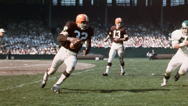 Jim Brown em ação pelo Cleveland Browns Jim Brown em ação pelo Cleveland Browns