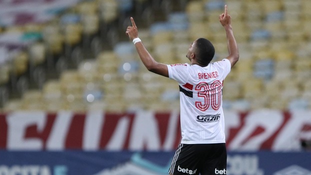 Brenner marca dois gols no duelo tricolor no Maracanã Brenner marca dois gols no duelo tricolor no Maracanã