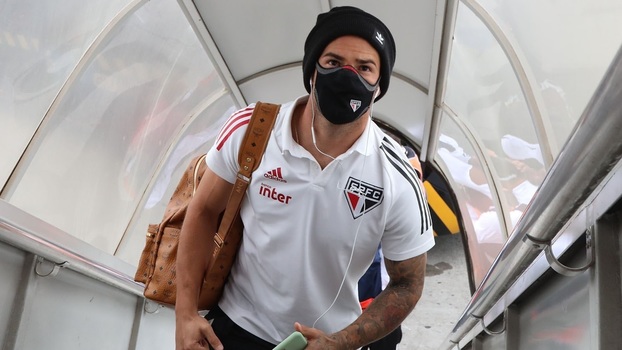 Alexandre Pato no embarque do São Paulo para o jogo contra o Vasco