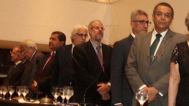 Alexandre Campello durante sua posse como sucessor de Eurico Miranda (à esq.) Alexandre Campello durante sua posse como sucessor de Eurico Miranda (à esq.)