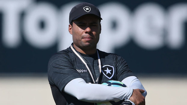 Jair Ventura observa treino do Botafogo Jair Ventura observa treino do Botafogo