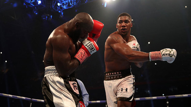 Anthony Joshua (dir.) contra Carlos Takam, em Cardiff Anthony Joshua (dir.) contra Carlos Takam, em Cardiff