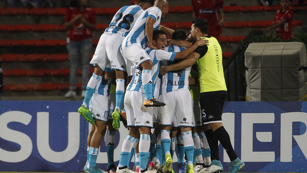 Racing venceu o Independiente Medellín novamente Racing venceu o Independiente Medellín novamente