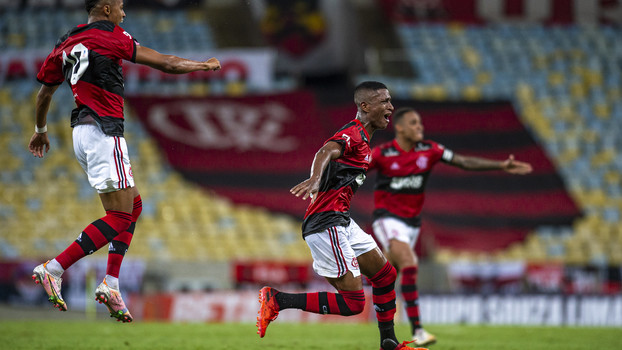Max comemora golaço na estreia do Flamengo no Cariocão Max comemora golaço na estreia do Flamengo no Cariocão