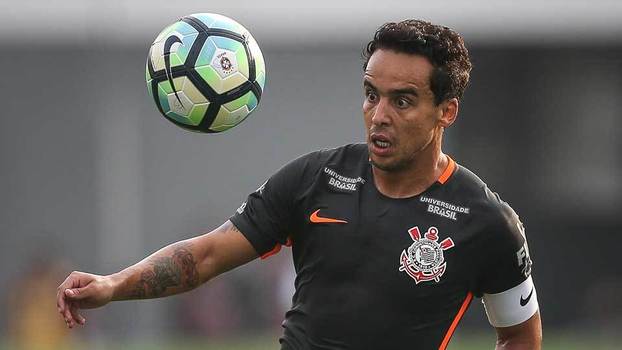 Mais passes e chutes, menos resultados: como bola virou 'inimiga' do Corinthians no Brasileiro