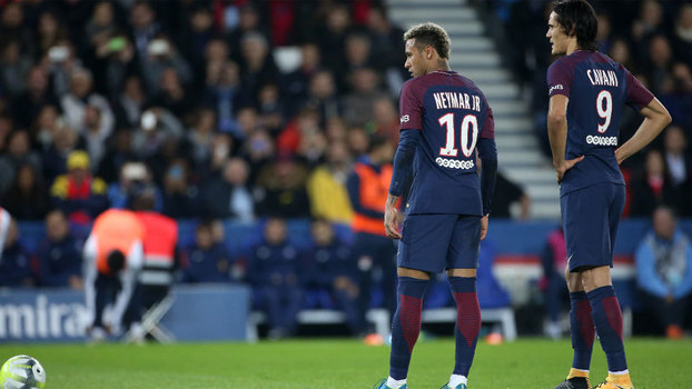 Neymar e Cavani durante o jogo do PSG Neymar e Cavani durante o jogo do PSG