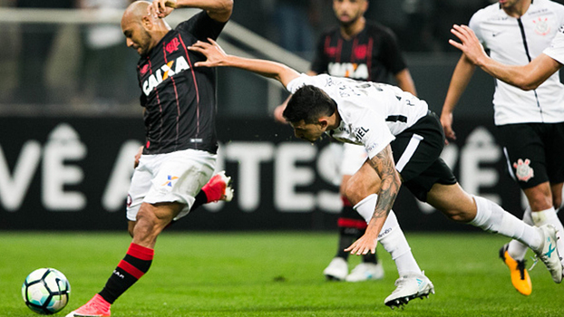 Jonathan anotou um golaço para abrir o placar diante do Corinthians Jonathan anotou um golaço para abrir o placar diante do Corinthians