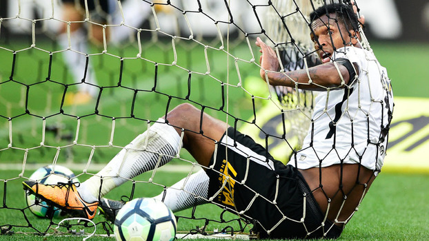 Jô assume toque de mão e afirma: 'Não tenho porque me esconder'