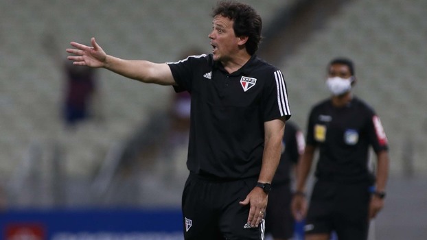 Fernando Diniz na vitória do São Paulo contra o Fortaleza Fernando Diniz na vitória do São Paulo contra o Fortaleza