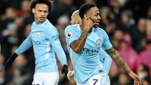 Sterling comemora gol do City com o gesto 'Alô, mãe!' Sterling comemora gol do City com o gesto 'Alô, mãe!'