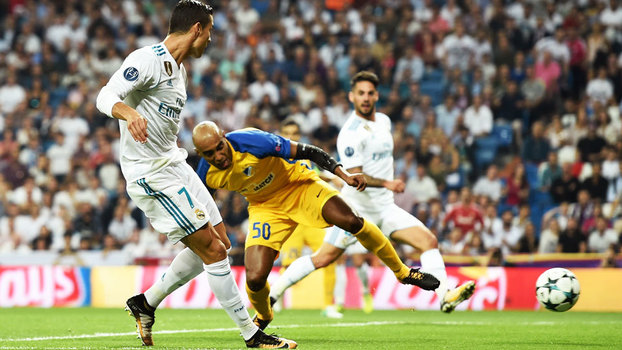 Cristiano Ronaldo aproveitou falha de Carlão para fazer o 1º gol Cristiano Ronaldo aproveitou falha de Carlão para fazer o 1º gol