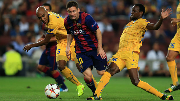 Vinícius (à dir.) durante jogo contra o Barcelona pela Champions Vinícius (à dir.) durante jogo contra o Barcelona pela Champions