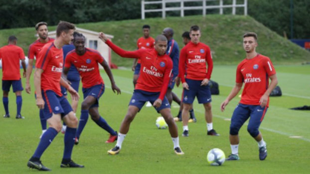 Mbappé treinou com o elenco do PSG