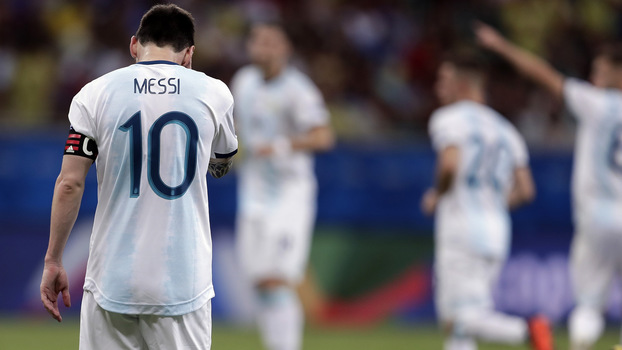 Messi durante a derrota da Argentina para a Colômbia na estreia na Copa América Messi durante a derrota da Argentina para a Colômbia na estreia na Copa América