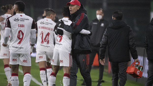 Renato e Michael comemoram gol da vitória Renato e Michael comemoram gol da vitória