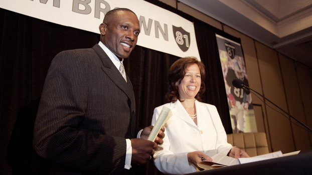 Amy Trask, a primeira CEO de uma franquia da NFL Amy Trask, a primeira CEO de uma franquia da NFL