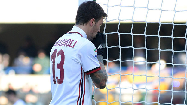 Zagueiro Alessio Romagnoli, do Milan, durante a derrota para o Verona