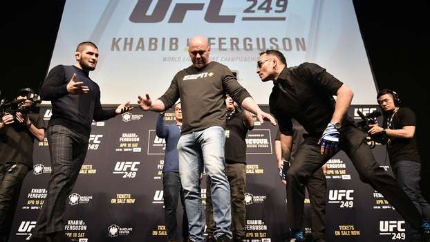 Khabib e Ferguson durante coletiva pré UFC 249 Khabib e Ferguson durante coletiva pré UFC 249