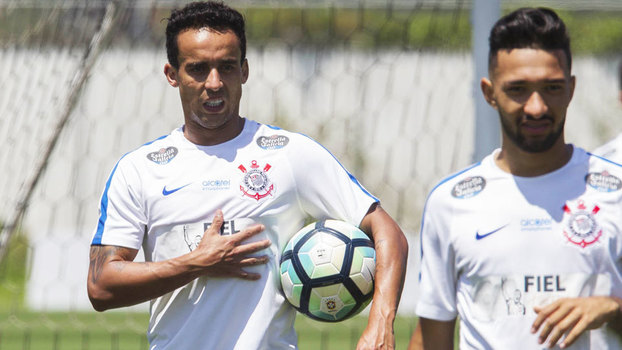 Fagner não treina no campo, mas deve encarar o Palmeiras; Carille não confirma Clayson titular