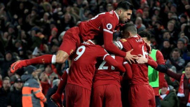 Liverpool comemora um dos gols da vitória sobre o Manchester City