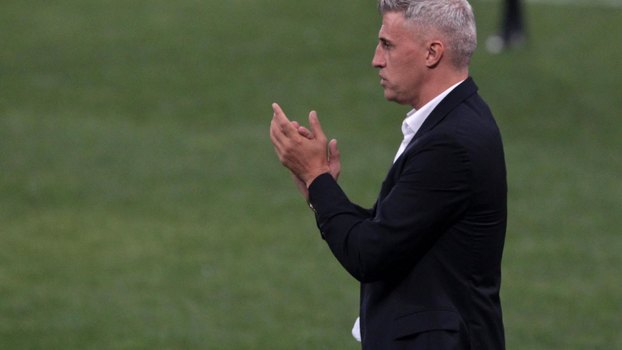 Crespo comanda primeira partida contra o Corinthians, em Itaquera Crespo comanda primeira partida contra o Corinthians, em Itaquera