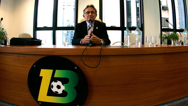 Fábio Koff dá entrevista após ser reeleito no C13, em 2010 Fábio Koff dá entrevista após ser reeleito no C13, em 2010