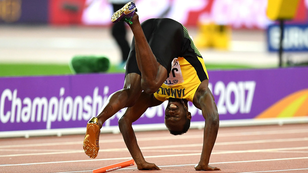 Usain Bolt sente lesão na final do 4x100m Usain Bolt sente lesão na final do 4x100m